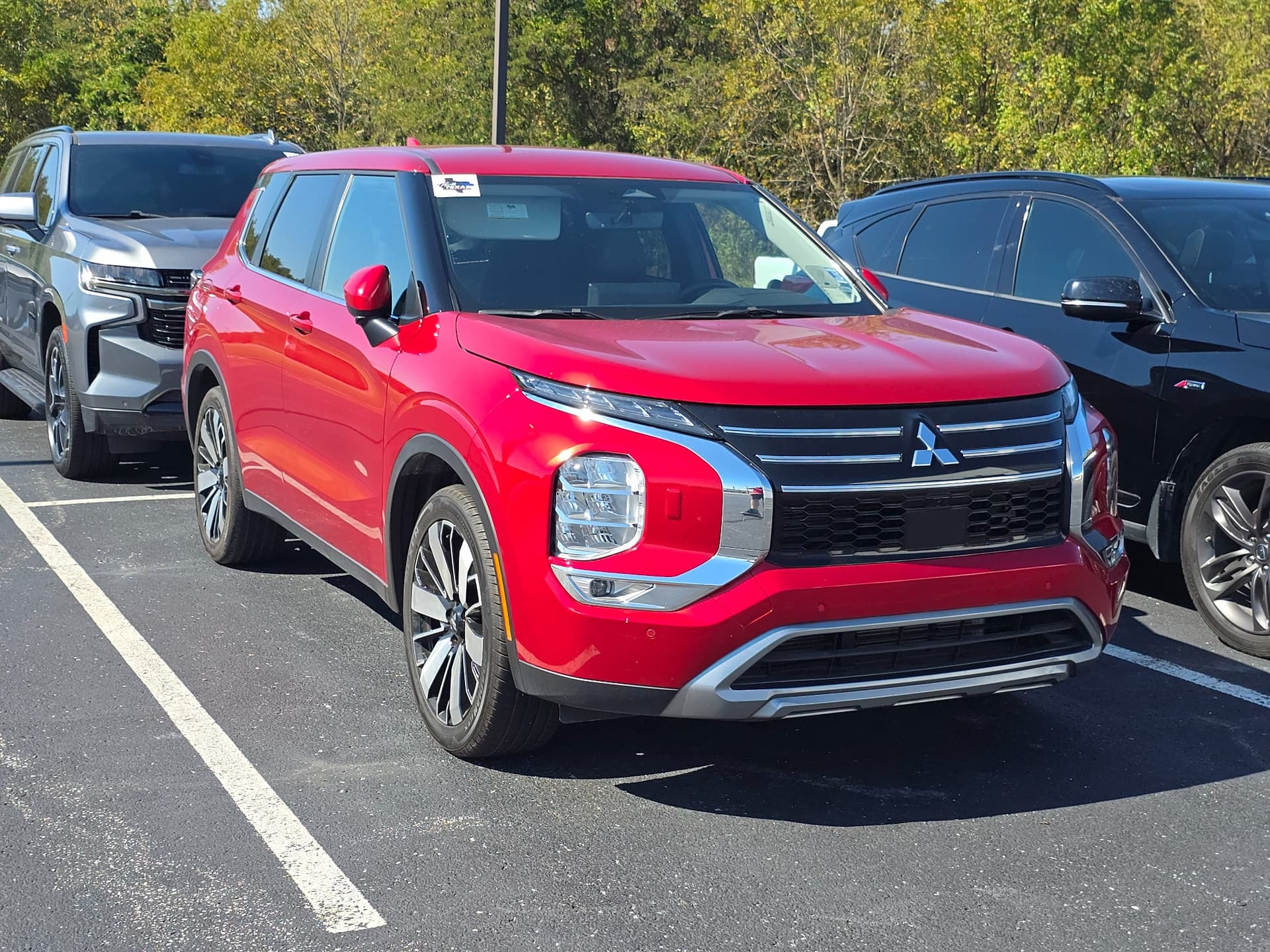 2025 Mitsubishi Outlander SE — photo 1 of 8