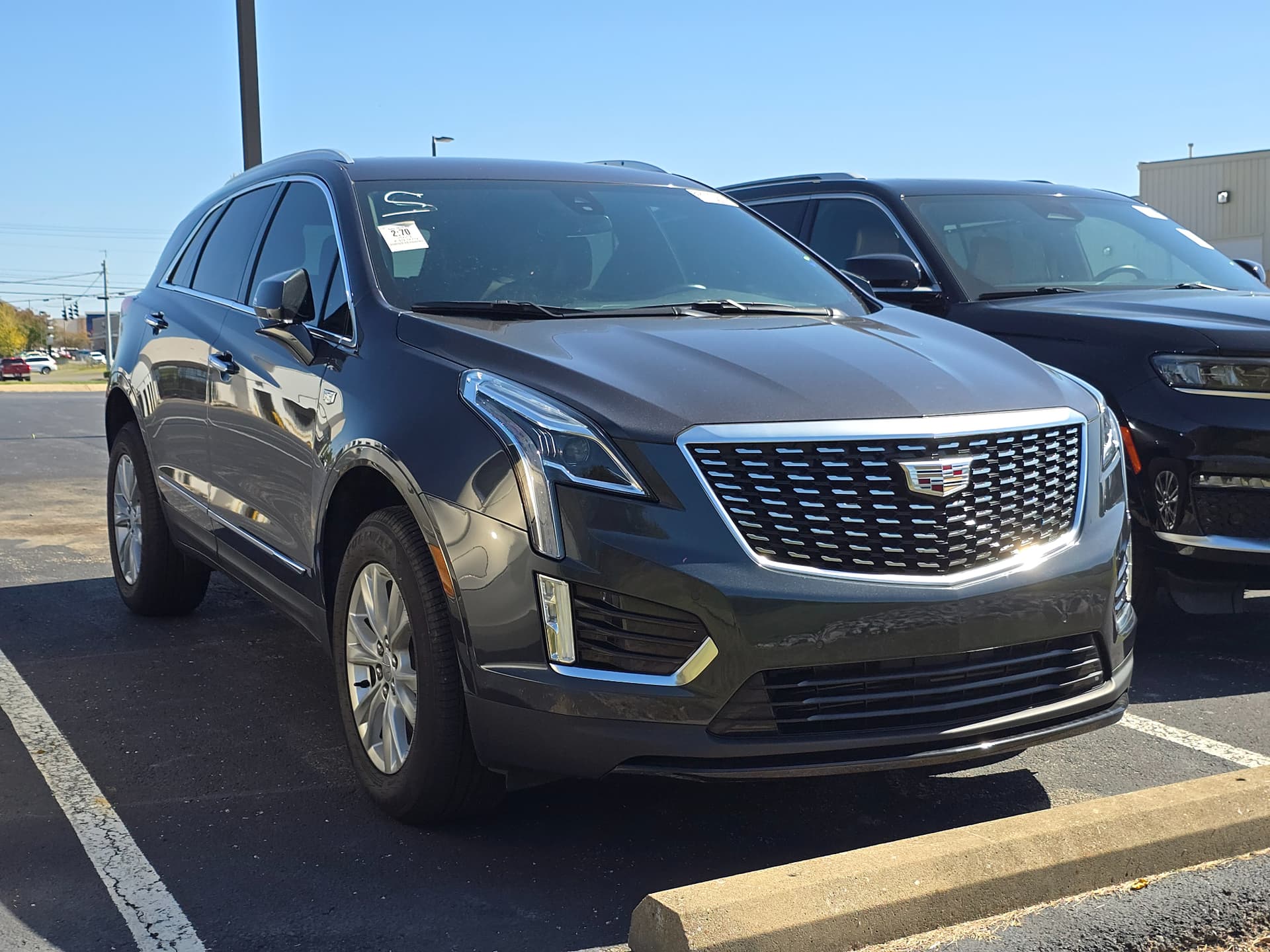 2023 Cadillac XT5 FWD Luxury — photo 1 of 8