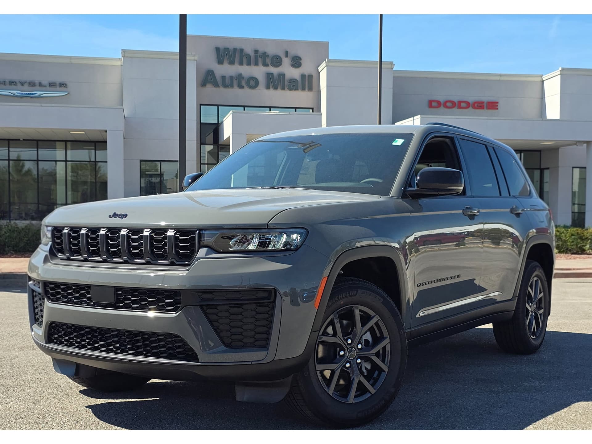 2027 Jeep Grand Cherokee Laredo Altitude — photo 1 of 50