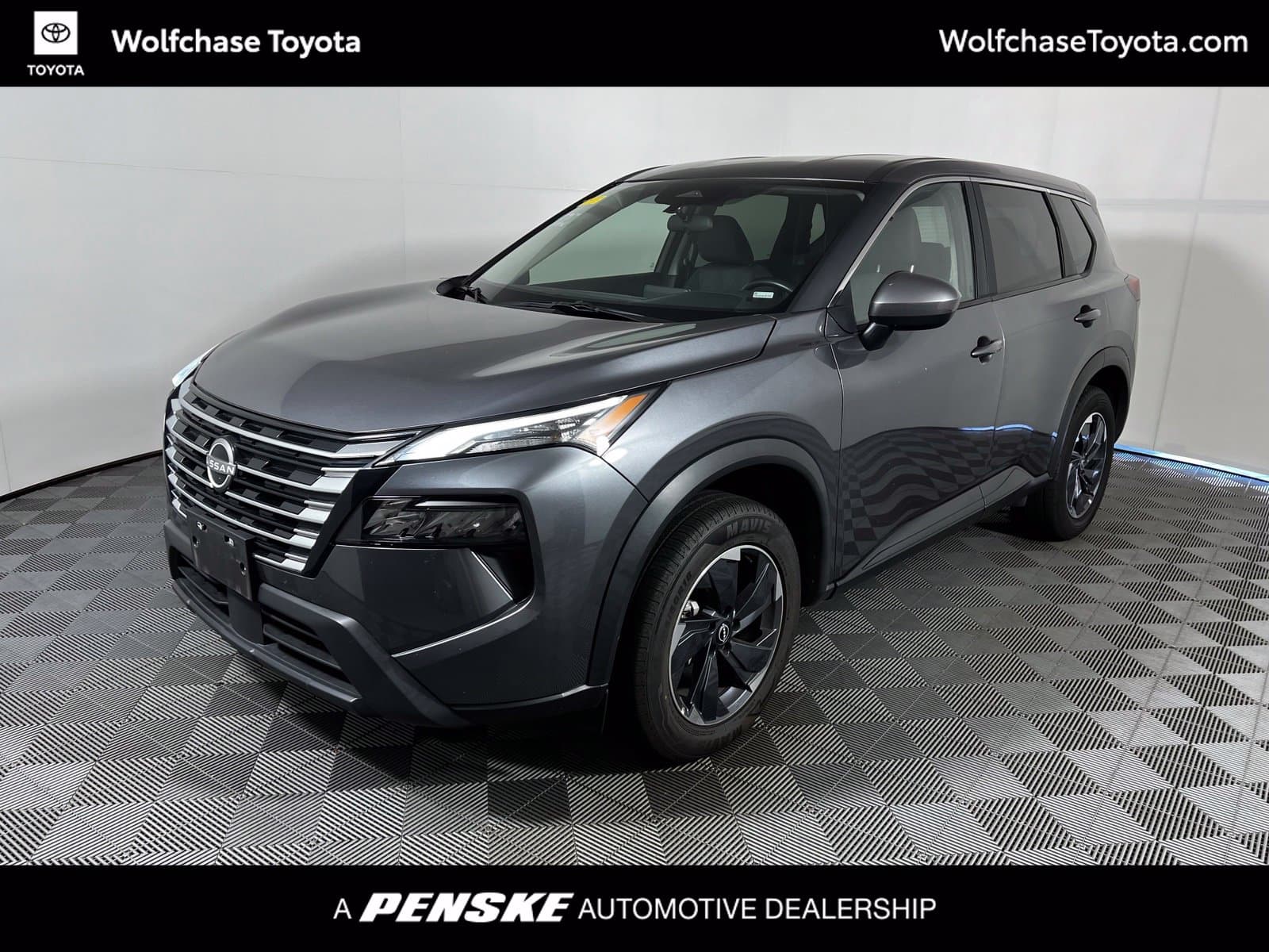 2025 Nissan Rogue SV — photo 1 of 11