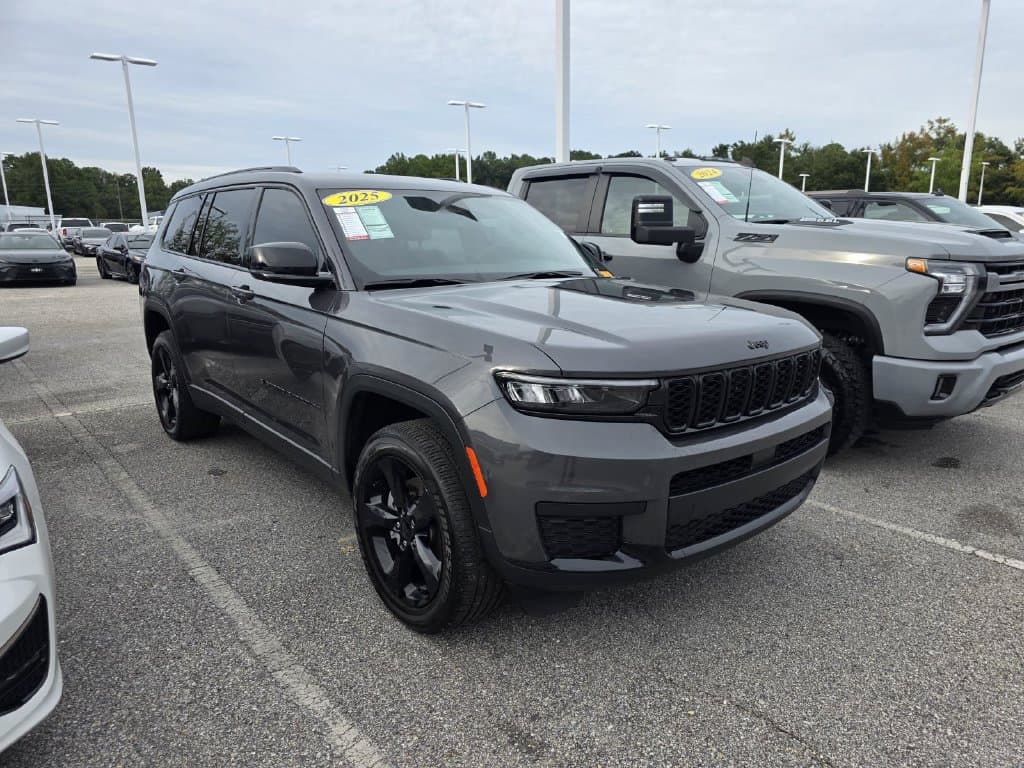 2025 Jeep Grand Cherokee L Altitude X — photo 1 of 6