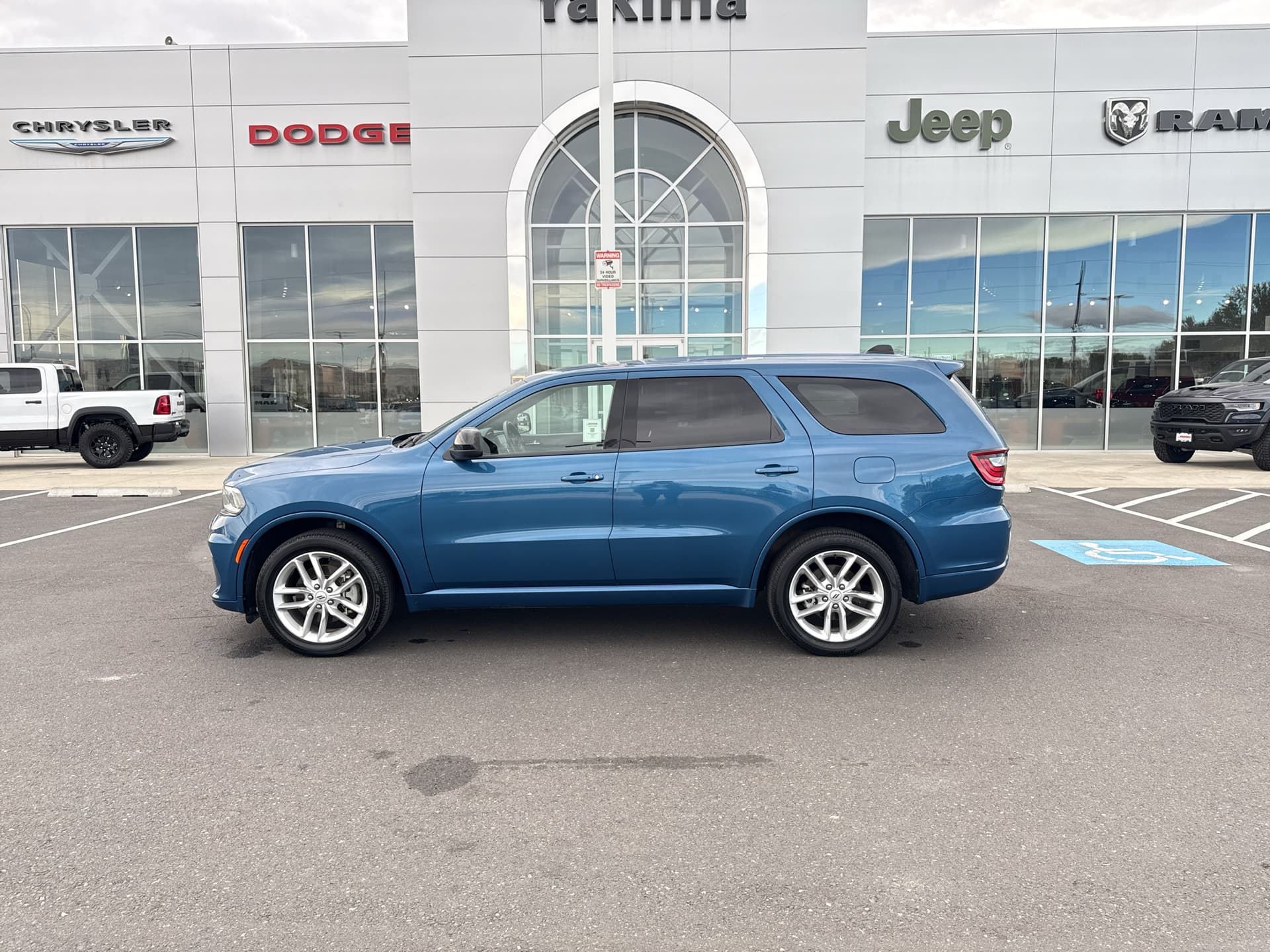 2025 Dodge Durango GT — photo 1 of 24