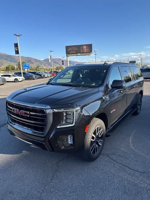 2021 GMC Yukon XL AT4 — photo 1 of 10