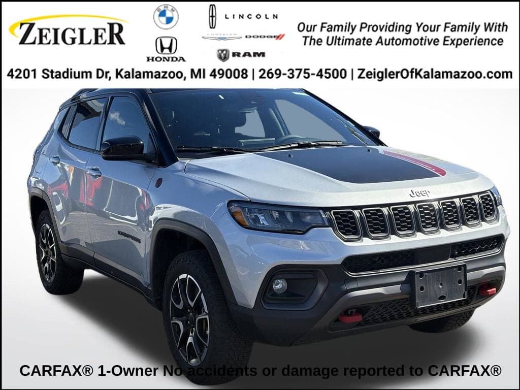 2025 Jeep Compass Trailhawk — photo 1 of 35