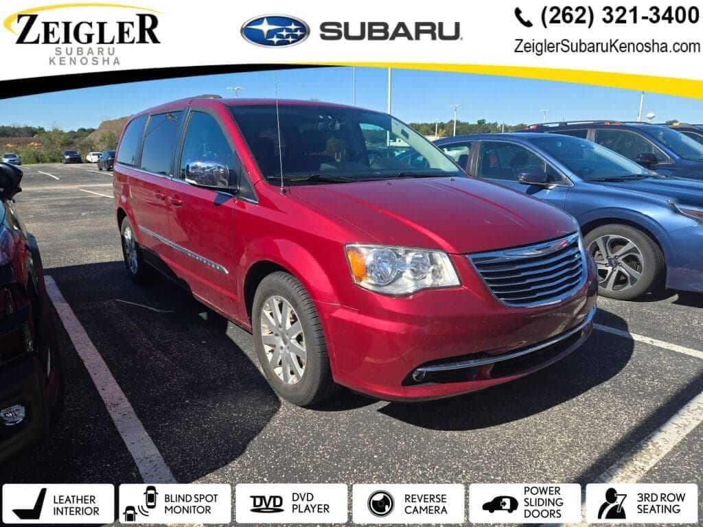 2012 Chrysler Town & Country Touring-L — photo 1 of 7