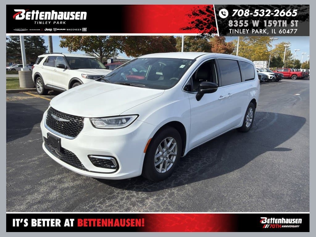 2026 Chrysler Pacifica Select — photo 1 of 11