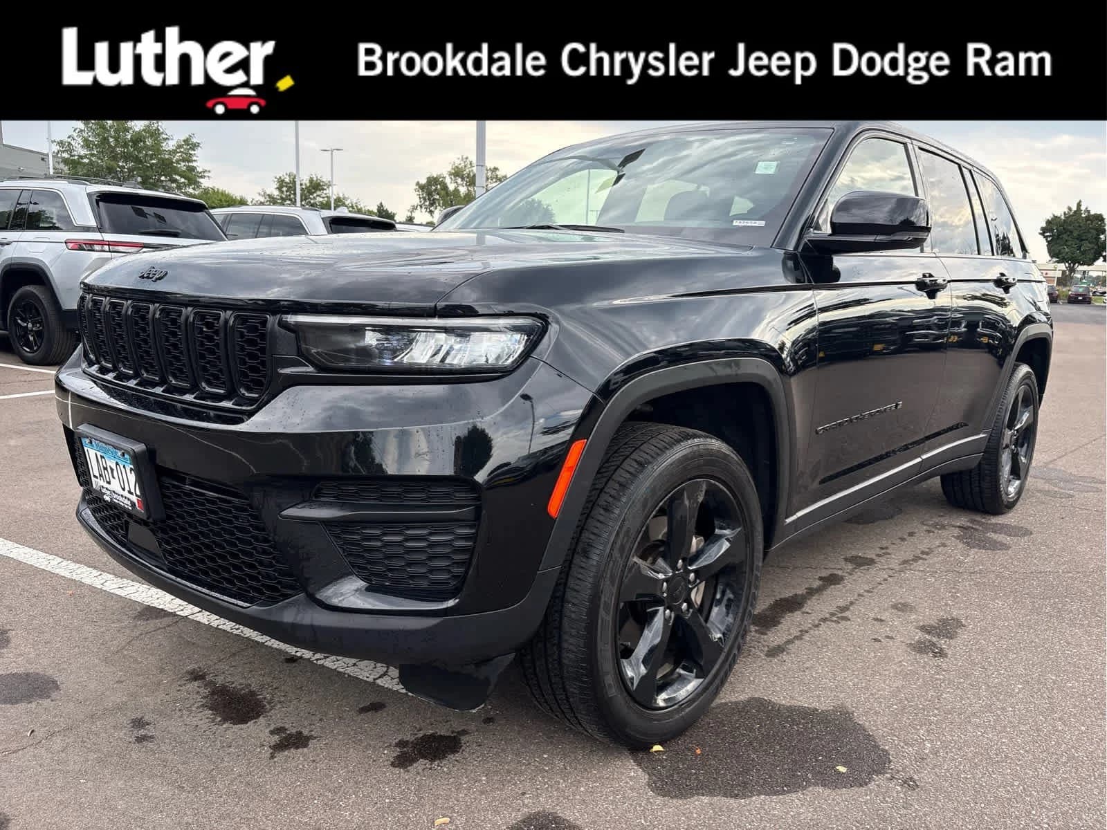2023 Jeep Grand Cherokee Altitude — photo 1 of 18