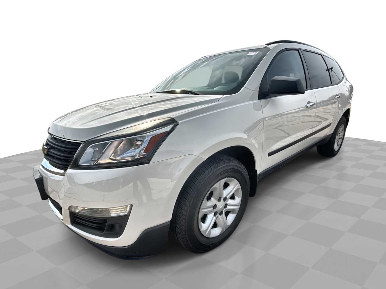 2015 Chevrolet Traverse LS — photo 1 of 32
