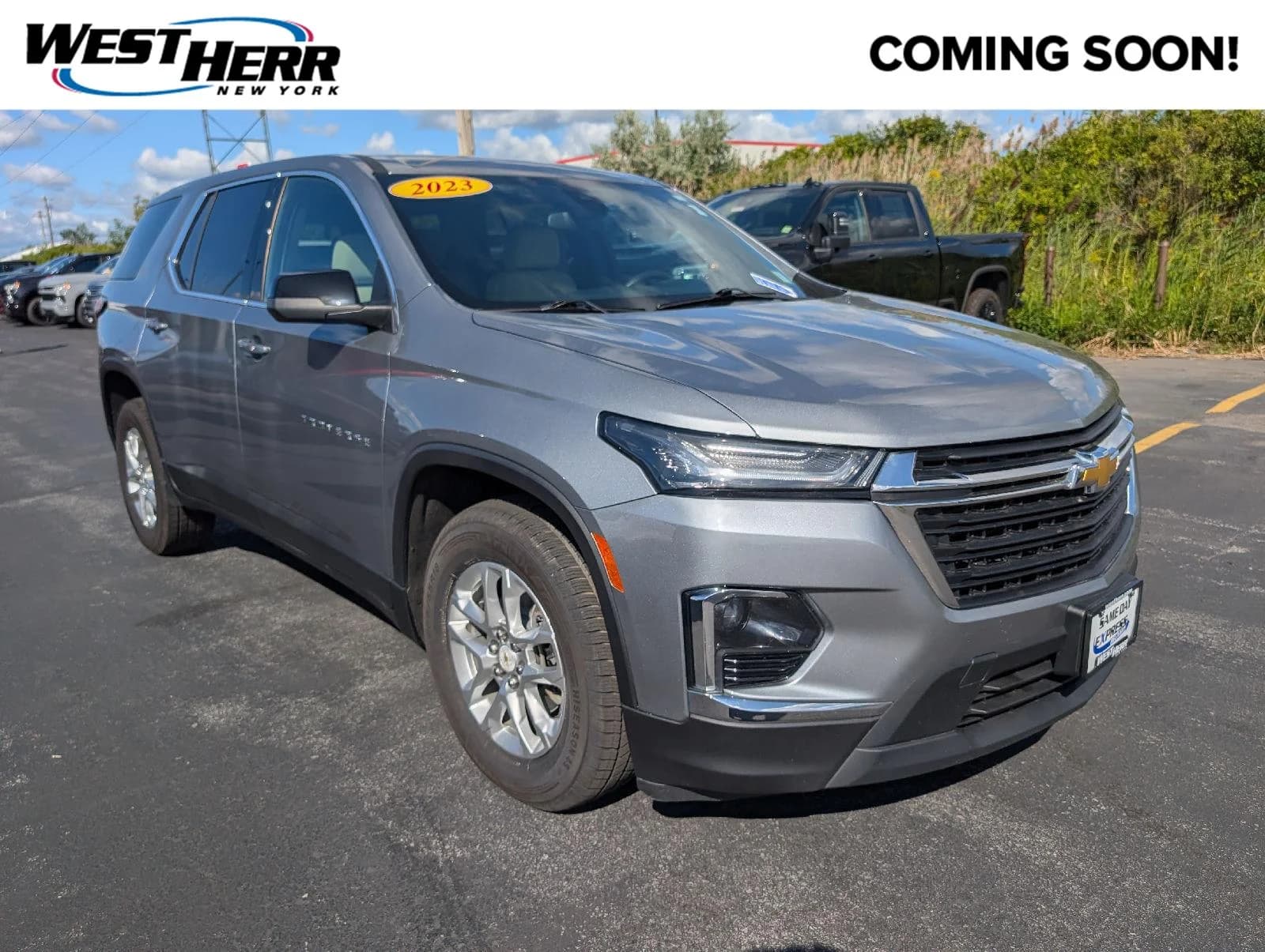 2023 Chevrolet Traverse LS — photo 1 of 25