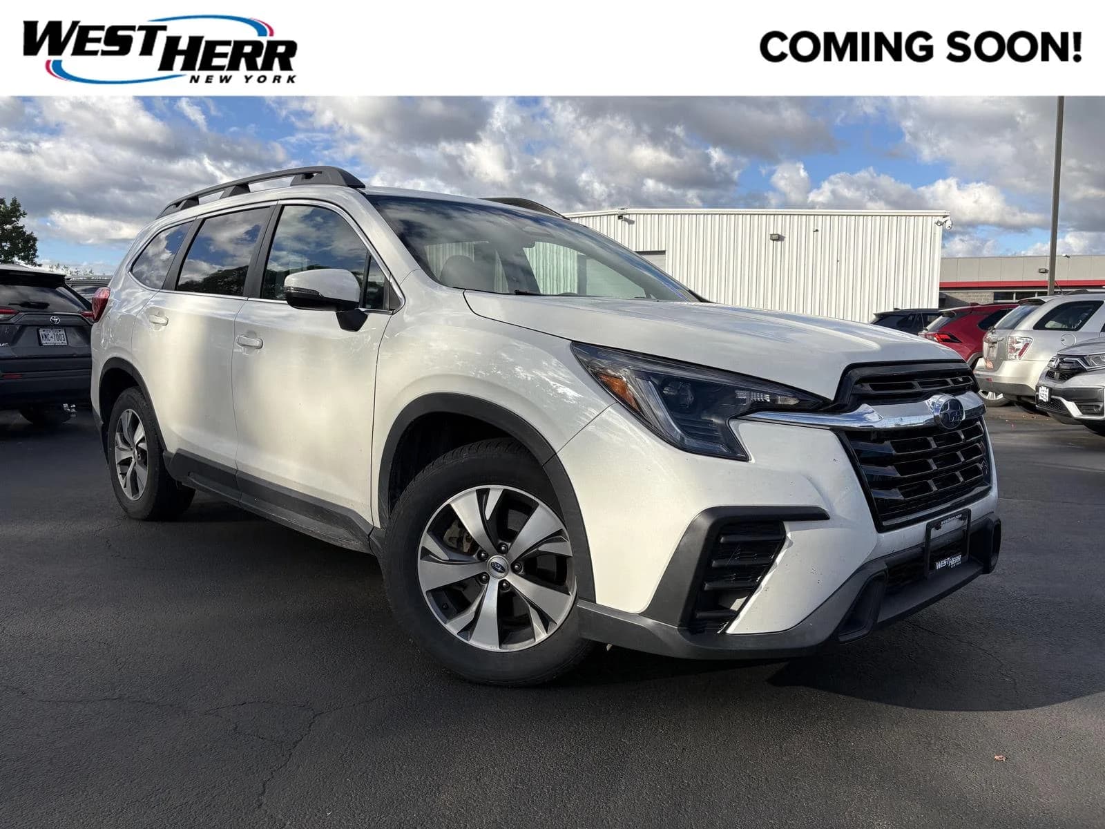 2023 Subaru Ascent Premium — photo 1 of 20