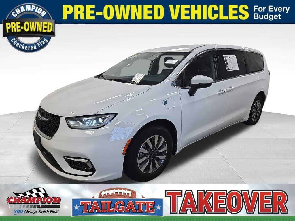 2023 Chrysler Pacifica Hybrid Touring L — photo 1 of 36