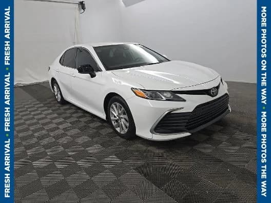 2022 Toyota Camry LE — photo 1 of 9