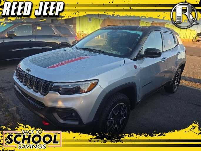 2025 Jeep Compass Trailhawk — photo 1 of 14
