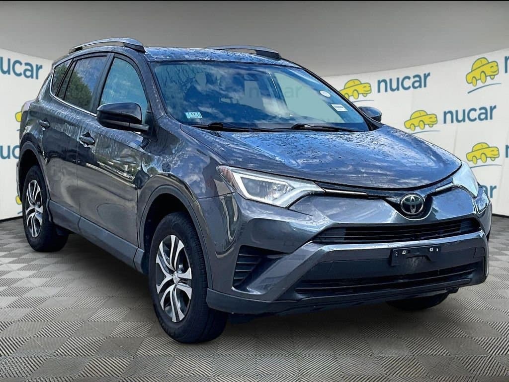 2017 Toyota RAV4 LE — photo 1 of 3