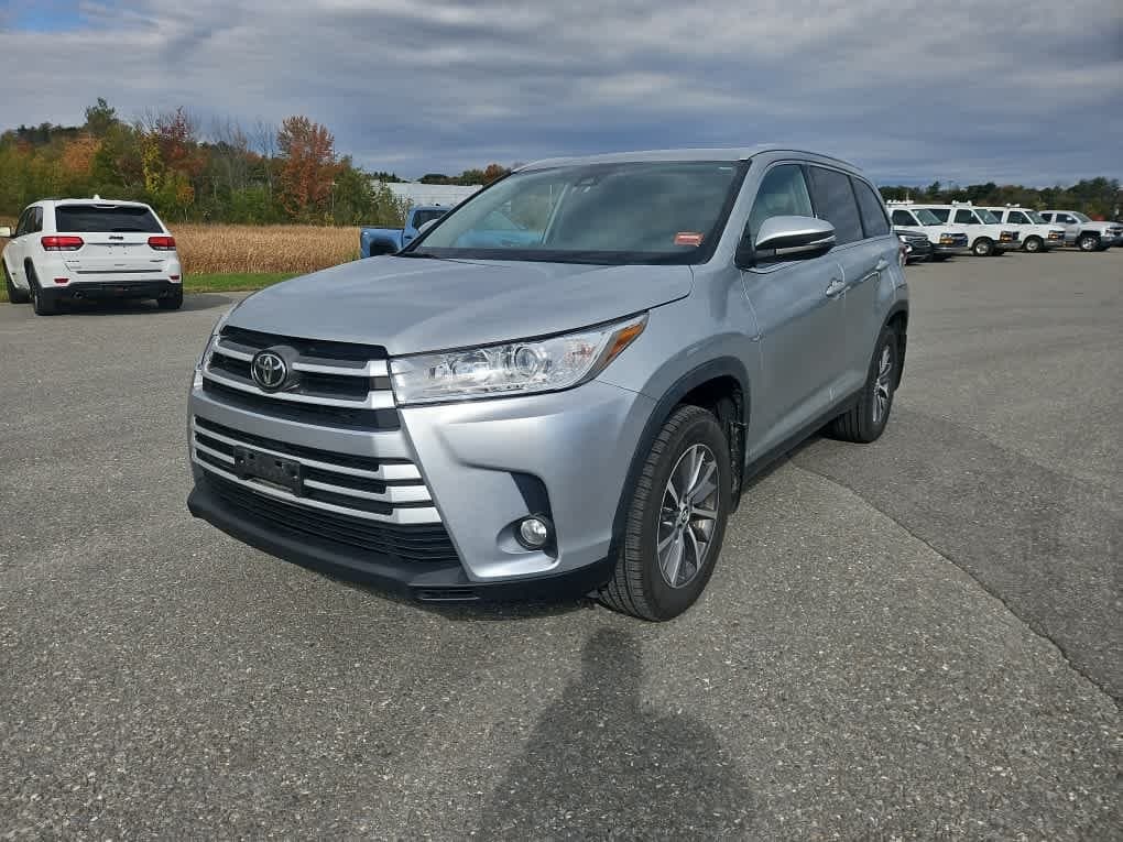 2019 Toyota Highlander XLE — photo 1 of 11