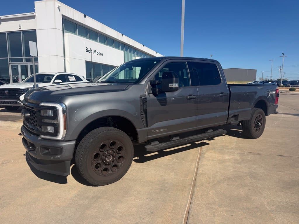 2025 Ford Super Duty F-350 SRW LARIAT — photo 1 of 15