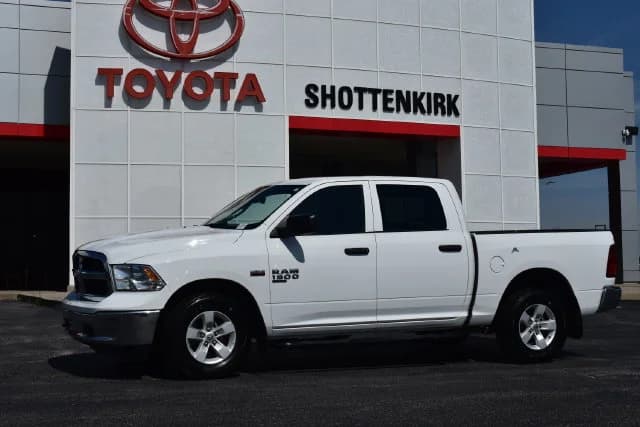 2023 RAM 1500 Classic SLT — photo 1 of 32