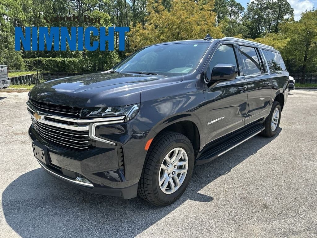 2024 Chevrolet Suburban LT — photo 1 of 4