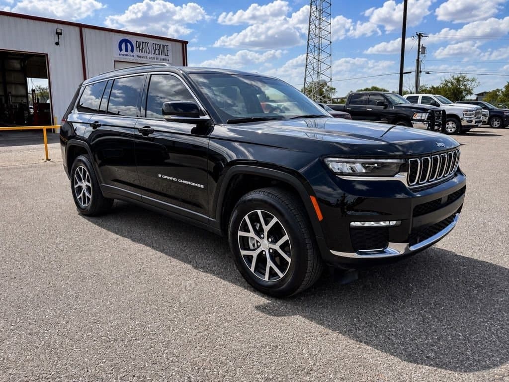 2024 Jeep Grand Cherokee L Limited — photo 1 of 10