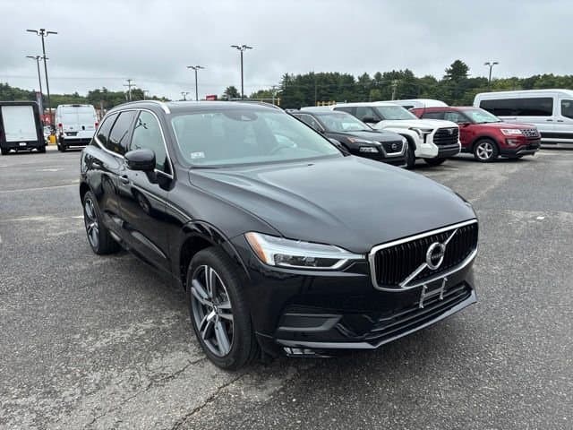 2021 Volvo XC60 Momentum — photo 1 of 11