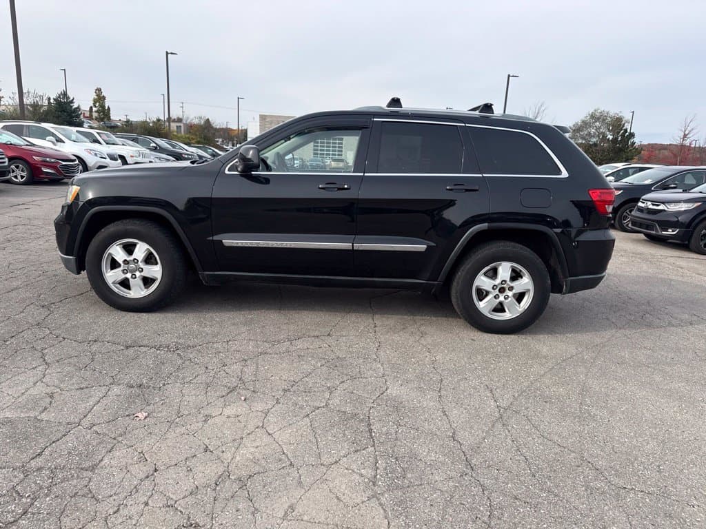 2011 Jeep Grand Cherokee Laredo — photo 1 of 38