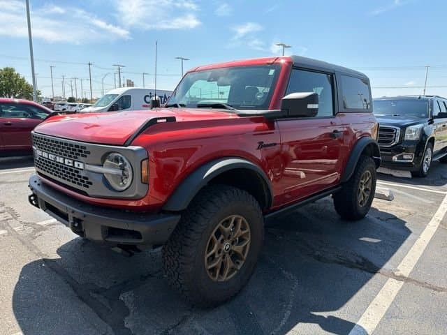 2023 Ford Bronco Badlands — photo 1 of 4