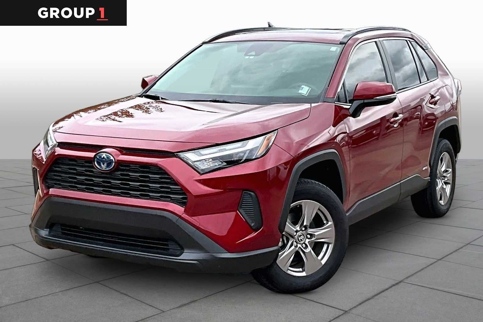 2024 Toyota RAV4 Hybrid XLE — photo 1 of 35
