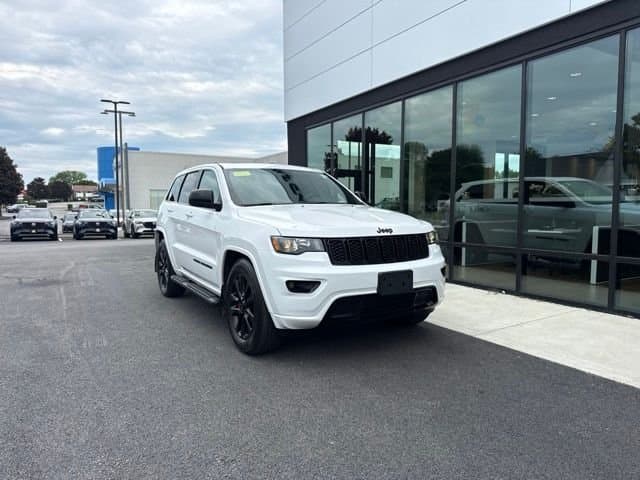 2019 Jeep Grand Cherokee Altitude — photo 1 of 28