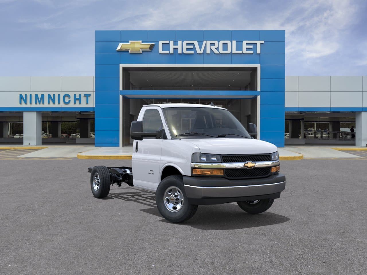 2025 Chevrolet Express Commercial Cutaway Base — photo 1 of 24