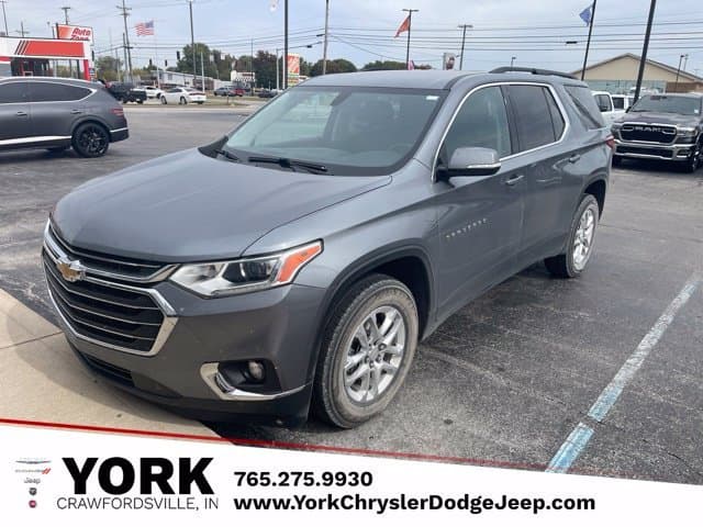 2021 Chevrolet Traverse Base — photo 1 of 13