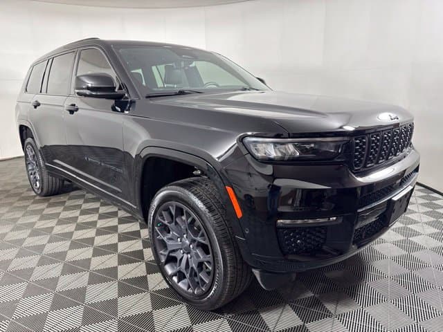 2023 Jeep Grand Cherokee L Summit — photo 1 of 25