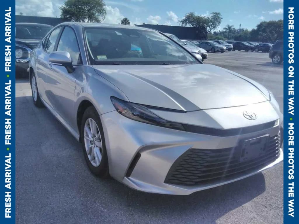 2025 Toyota Camry LE — photo 1 of 8