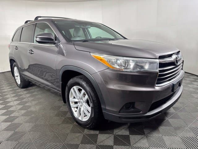 2015 Toyota Highlander LE — photo 1 of 23