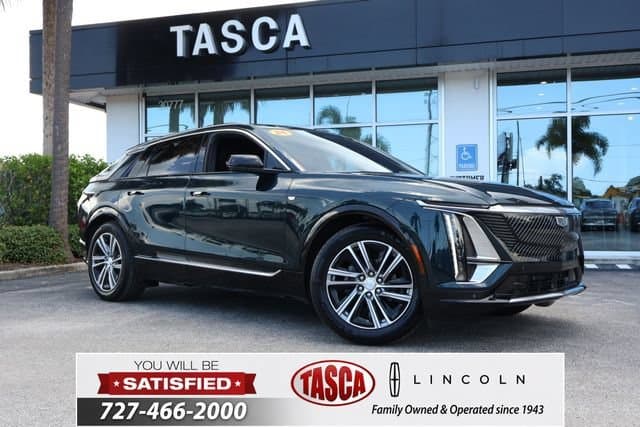 2024 Cadillac LYRIQ Luxury 1 — photo 1 of 31