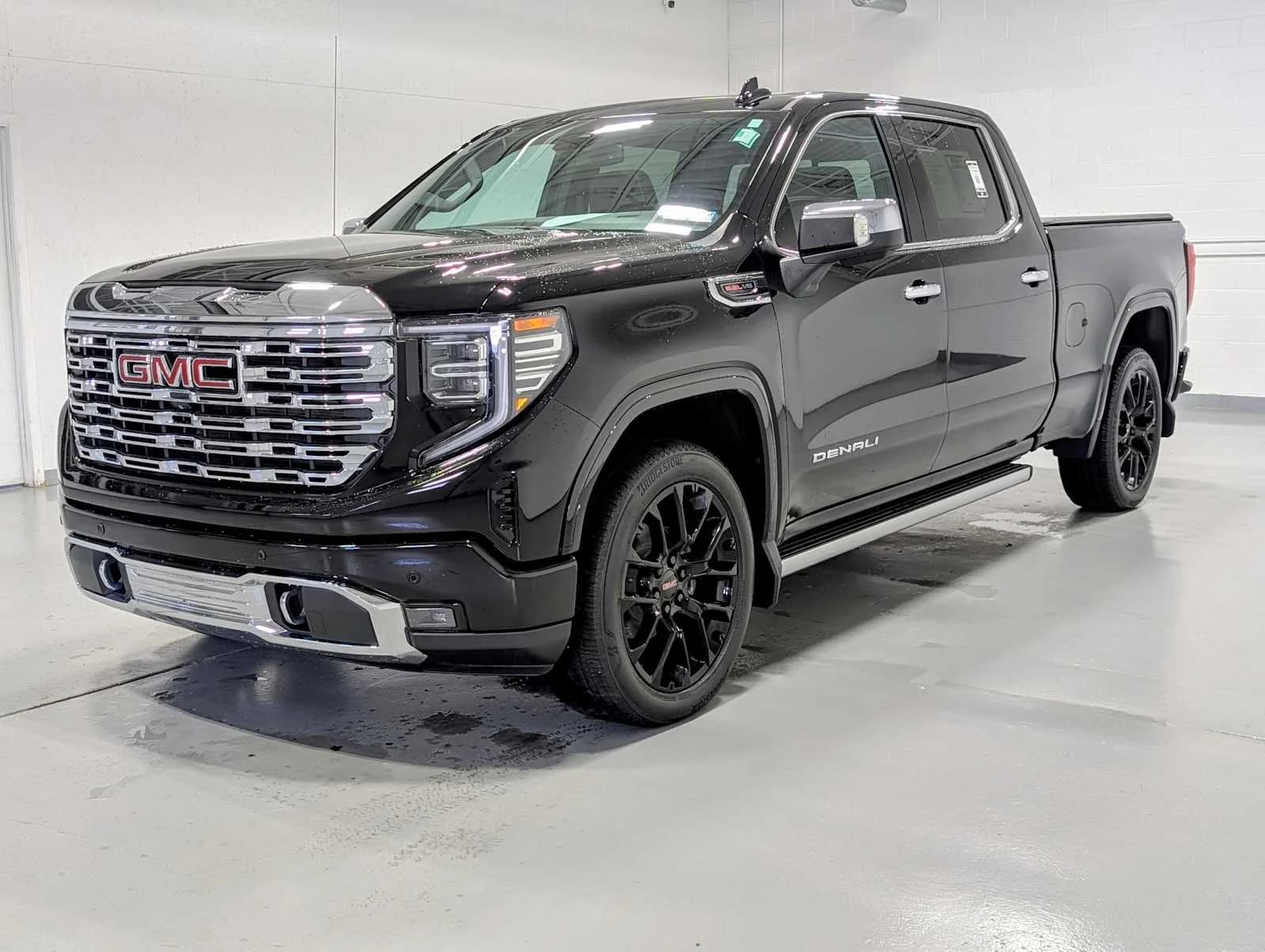2023 GMC Sierra 1500 Denali — photo 1 of 49