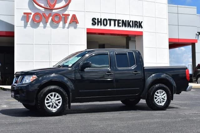 2016 Nissan Frontier SV — photo 1 of 31