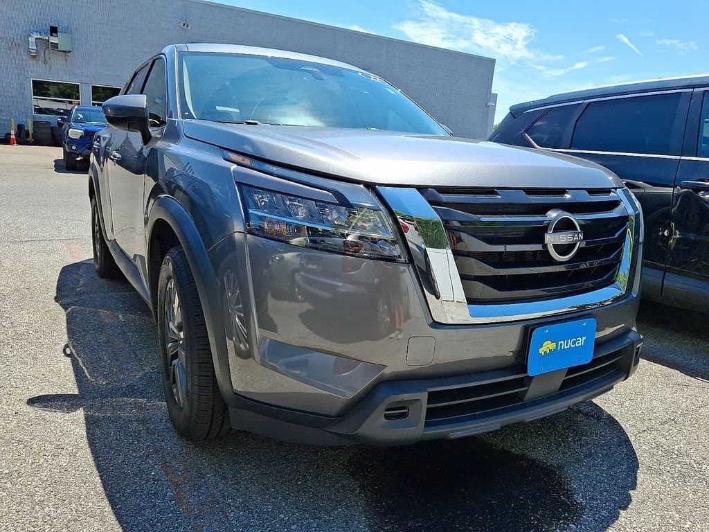 2022 Nissan Pathfinder S — photo 1 of 10