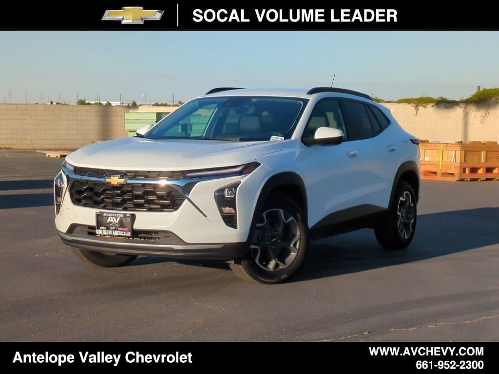 2024 Chevrolet Trax LT — photo 1 of 35