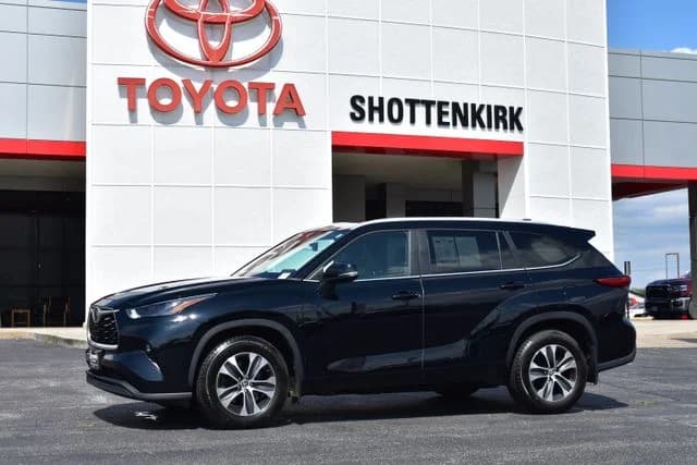 2023 Toyota Highlander XLE — photo 1 of 39