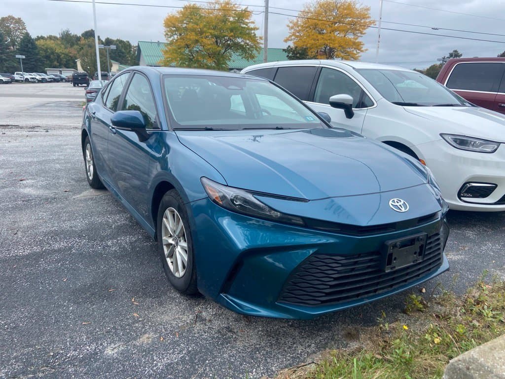 2025 Toyota Camry LE — photo 1 of 18