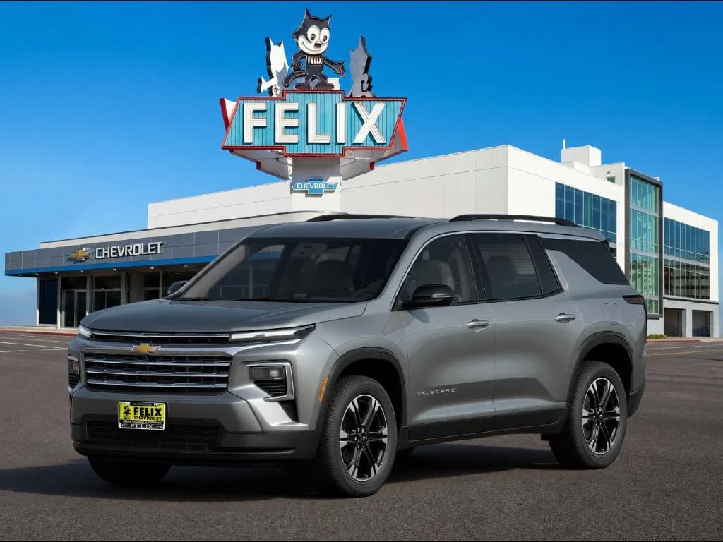 2027 Chevrolet Traverse FWD LT — photo 1 of 17