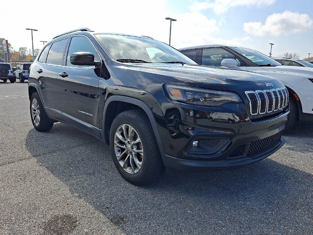 2019 Jeep Cherokee Latitude Plus — photo 1 of 20