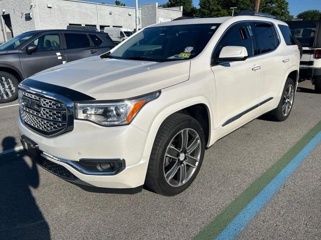 2019 GMC Acadia Denali — photo 1 of 10