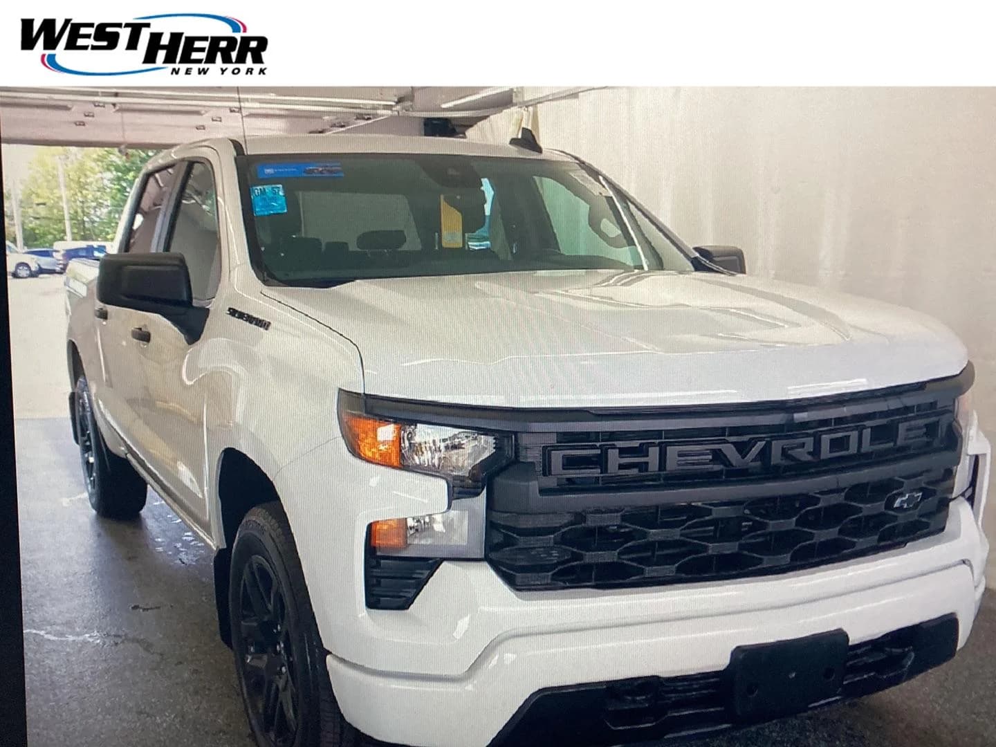 2023 Chevrolet Silverado 1500 Custom — photo 1 of 8