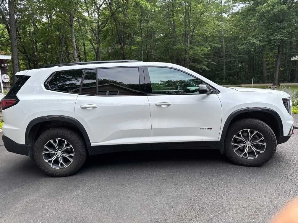 2024 GMC Acadia AWD AT4 — photo 1 of 2