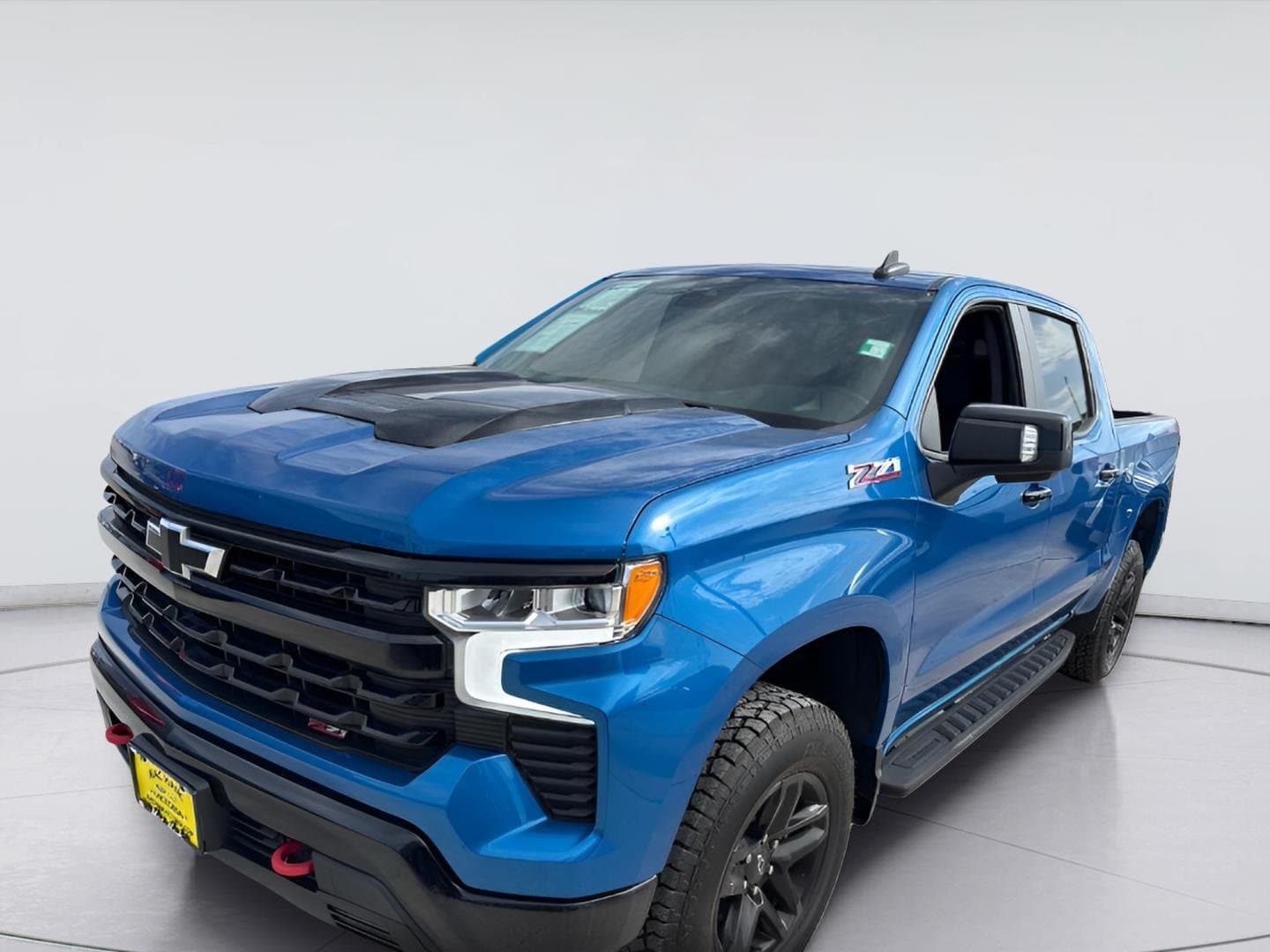 2023 Chevrolet Silverado 1500 LT Trail Boss — photo 1 of 10
