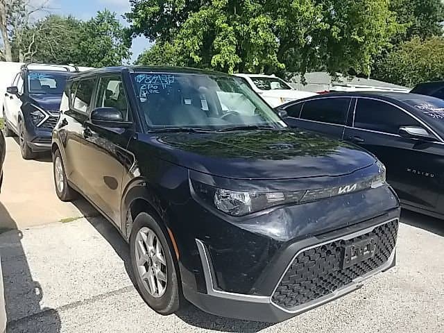 2025 Kia Soul LX — photo 1 of 32