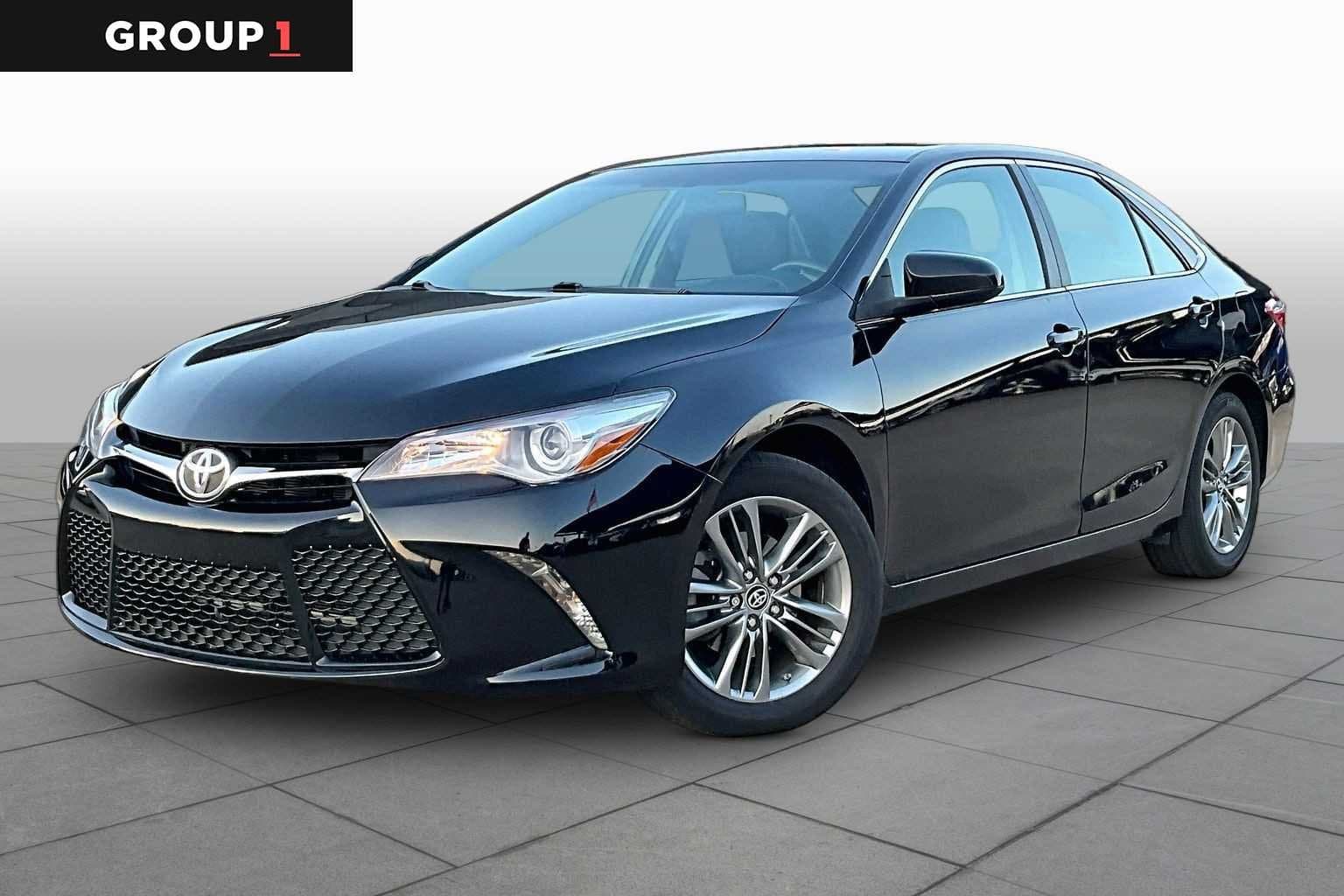 2017 Toyota Camry SE — photo 1 of 29