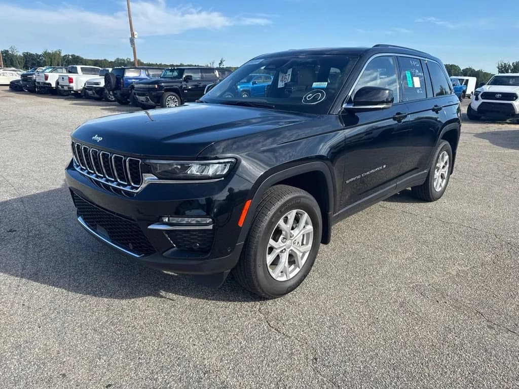 2023 Jeep Grand Cherokee Limited — photo 1 of 15