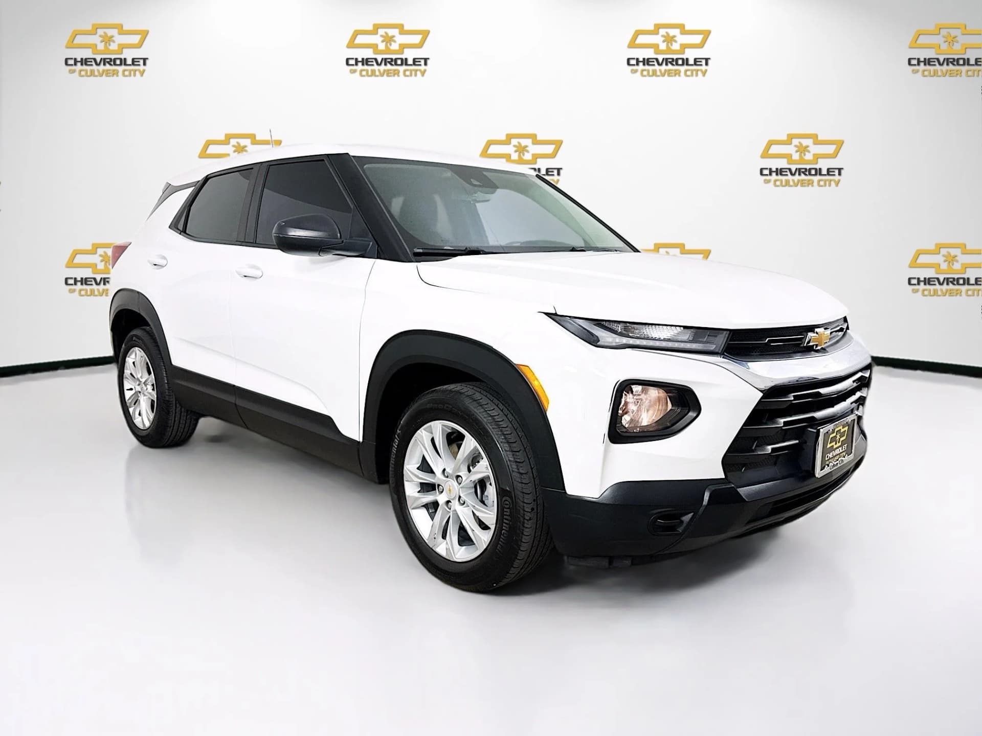 2023 Chevrolet Trailblazer LS — photo 1 of 32